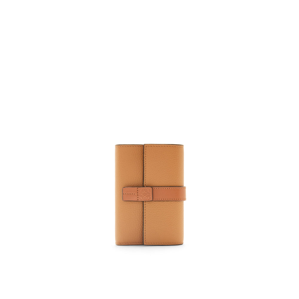 香港現貨 - Loewe Small vertical wallet in soft grained calfskin (太妃糖色/棕褐色)