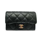 Chanel Classic Card Holder，經典款式，輕巧設計與標誌性菱格紋細節，為日常收納增添奢華感。