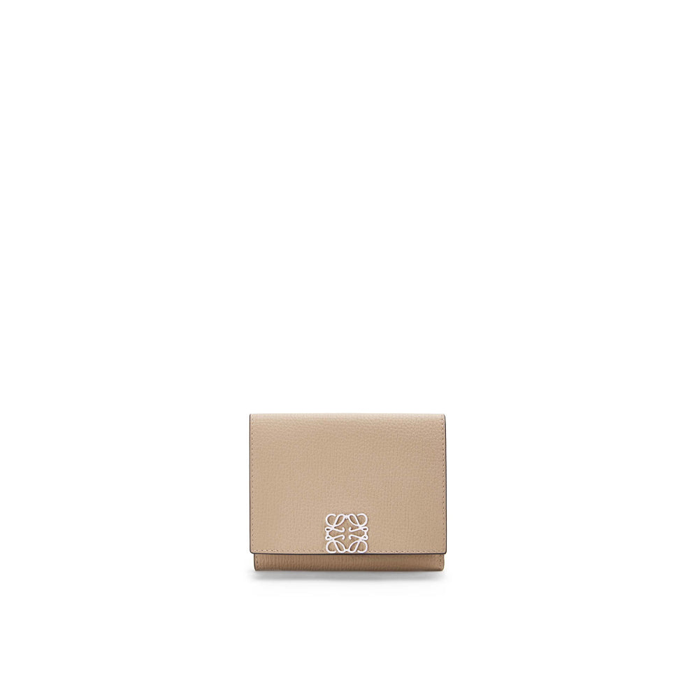香港現貨 - Loewe Anagram trifold wallet in pebble grain calfskin（沙色）