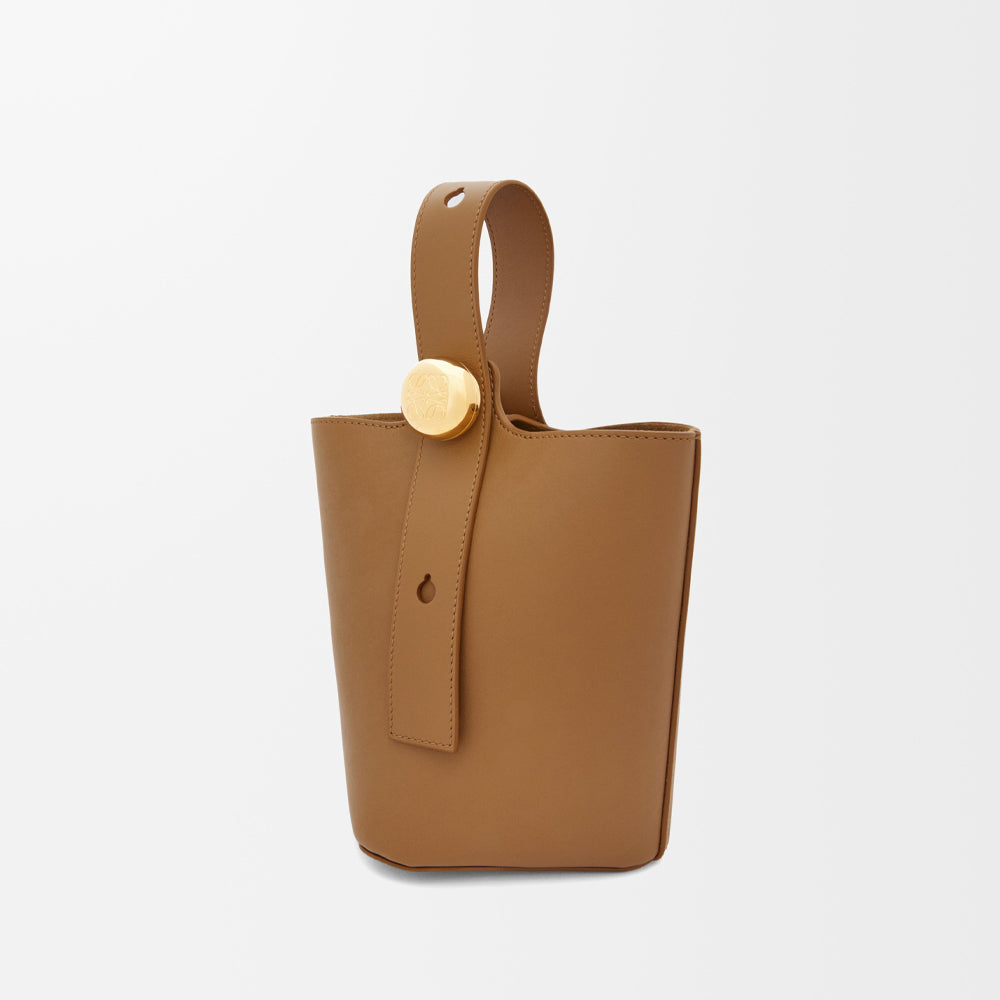 Loewe Mini Pebble bucket in smooth calfskin (Oak)