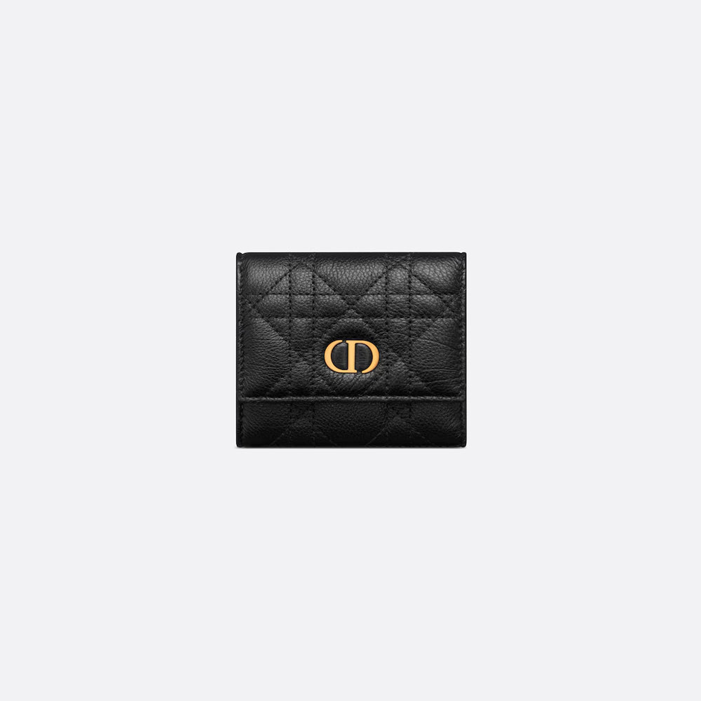Dior Caro Hibiscus Wallet – 採用柔軟皮革與品牌標誌性藤格紋設計，展現優雅與功能性。