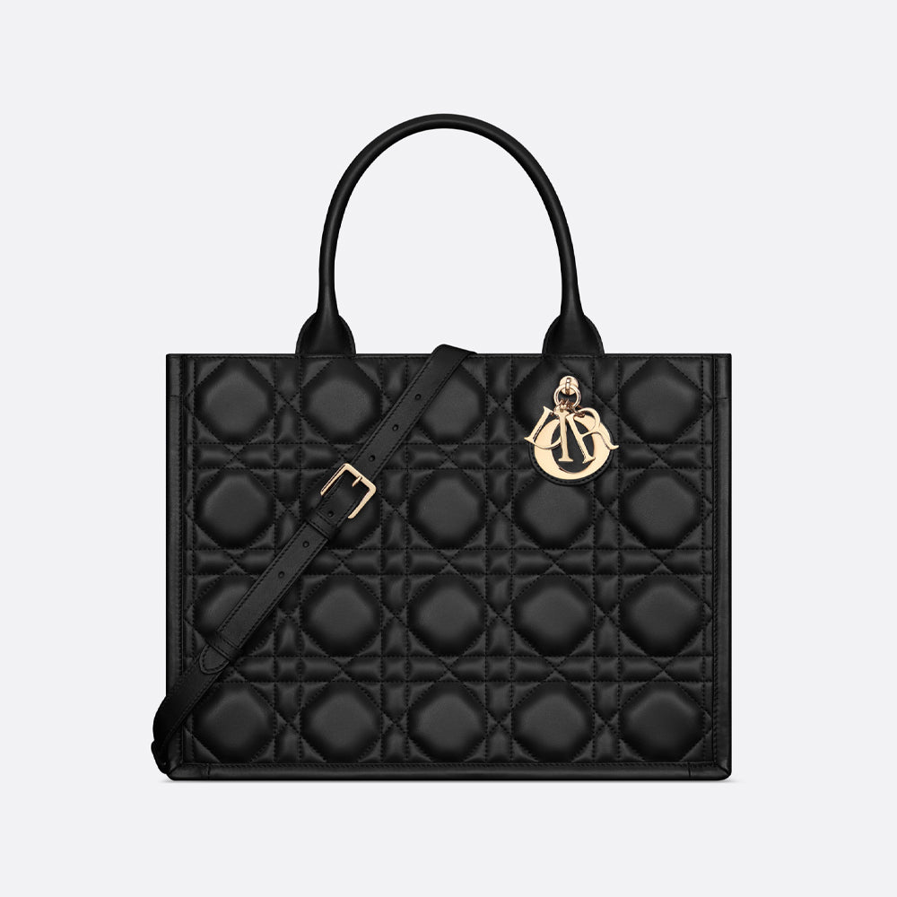 Dior 中 Dior Book 托特包（黑色 Macrocannage 小牛皮）