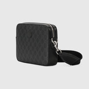 Gucci Shoulder Bag – 經典 Interlocking G 標誌，搭配優質皮革與簡約設計，展現品牌的時尚魅力。