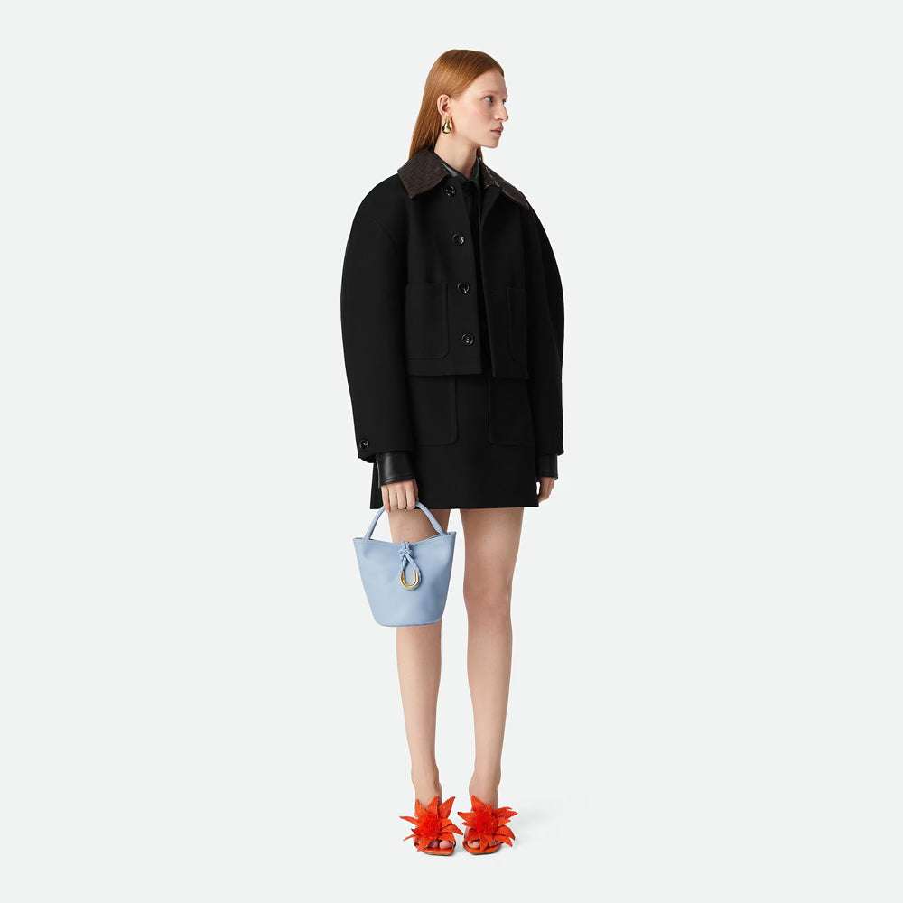 Bottega Veneta Small Liberta Bucket，精緻小巧，適合輕便日常或休閒造型搭配。