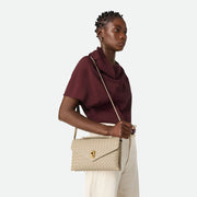Bottega Veneta Knot Lock 手袋，採用標誌性結扣細節，適合晚宴或正式場合。