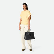 Bottega Veneta Ciao Ciao 包款，柔軟皮革和隨性設計，展現時尚與輕盈感。