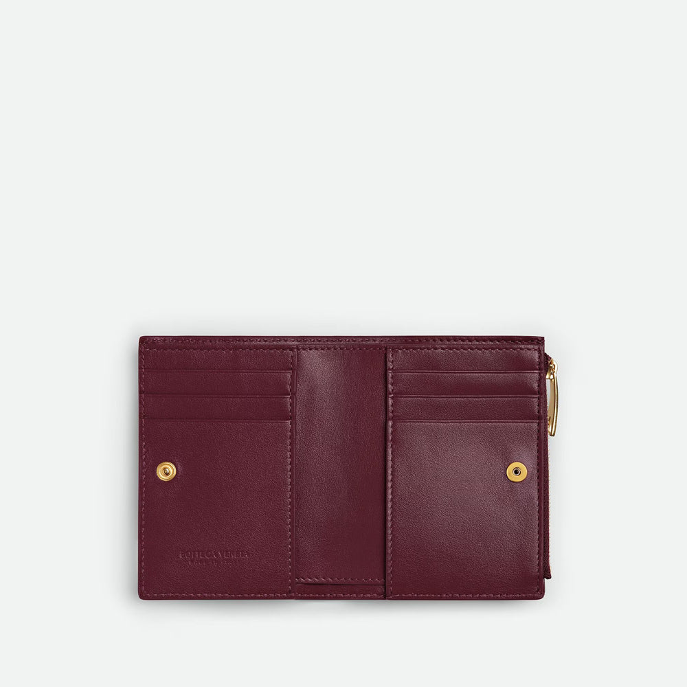 Bottega Veneta Intrecciato 小型雙折錢包，經典編織設計，精緻輕巧實用。