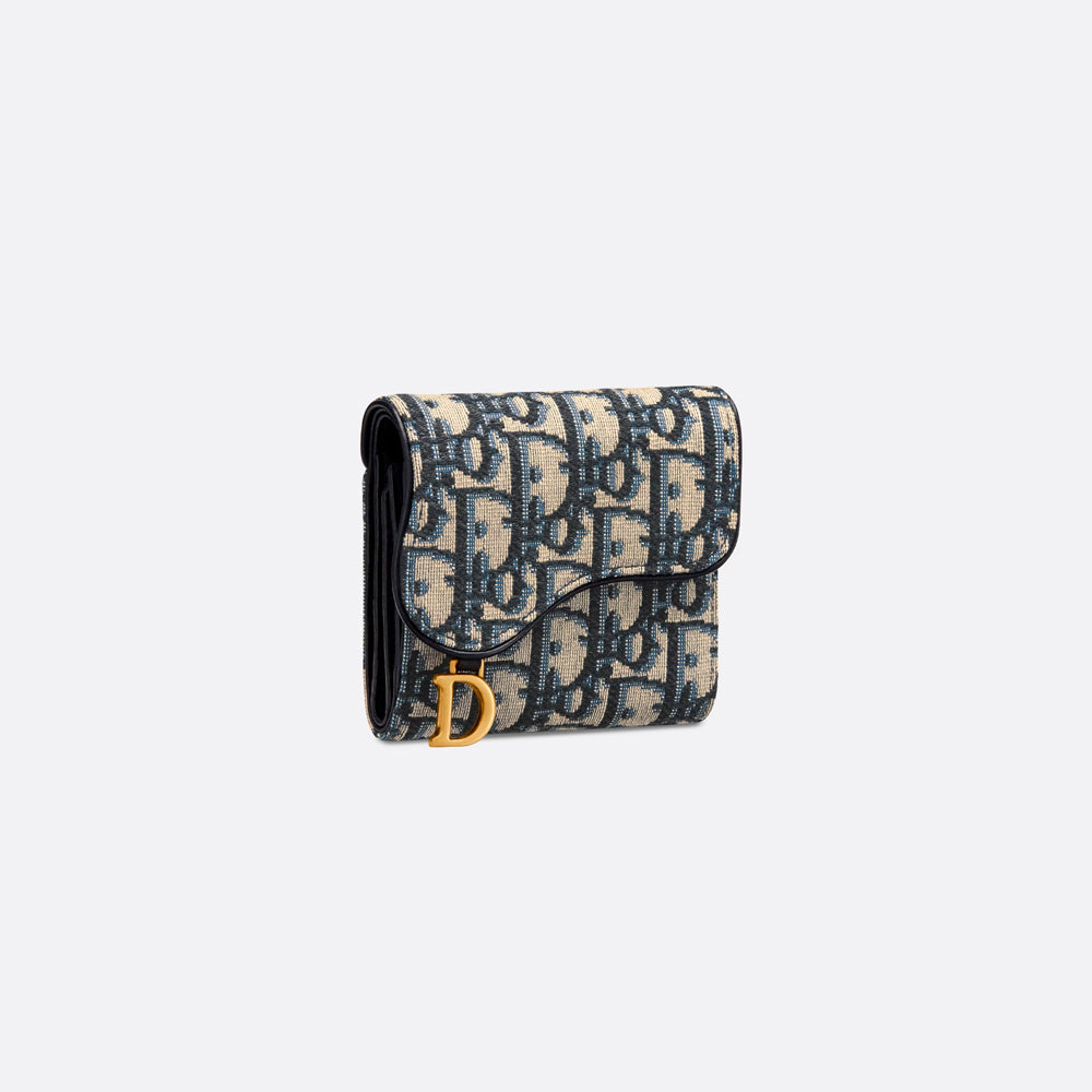 Dior Saddle Lotus Wallet – Oblique 提花面料與經典設計結合，輕便實用且充滿品牌魅力。