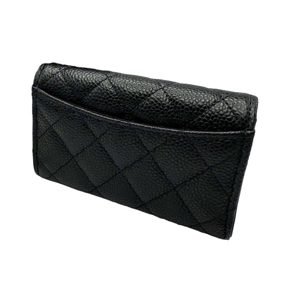 Chanel Classic Card Holder，經典款式，輕巧設計與標誌性菱格紋細節，為日常收納增添奢華感。