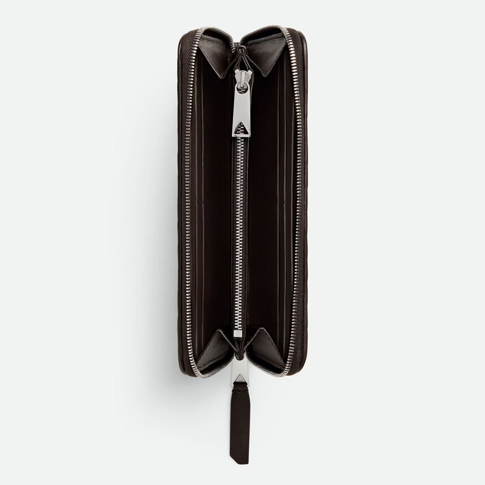 Bottega Veneta Intrecciato Piccolo 小型拉鏈錢包，精緻編織工藝與實用小巧設計。