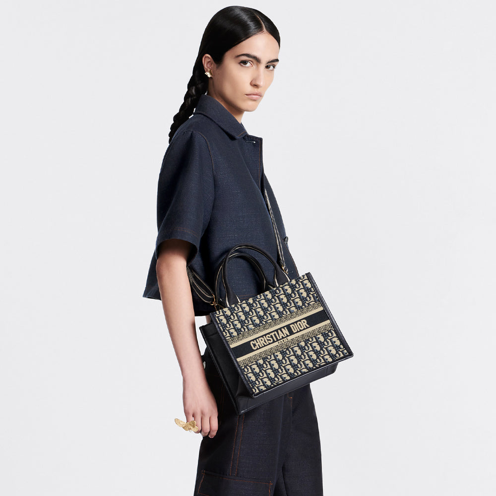 【荷物を大量に入れられる♪】Dior Book Tote Small デニムが可愛い♪】DIOR☆DIOR BOOK TOTE バッグ スモール (Dior