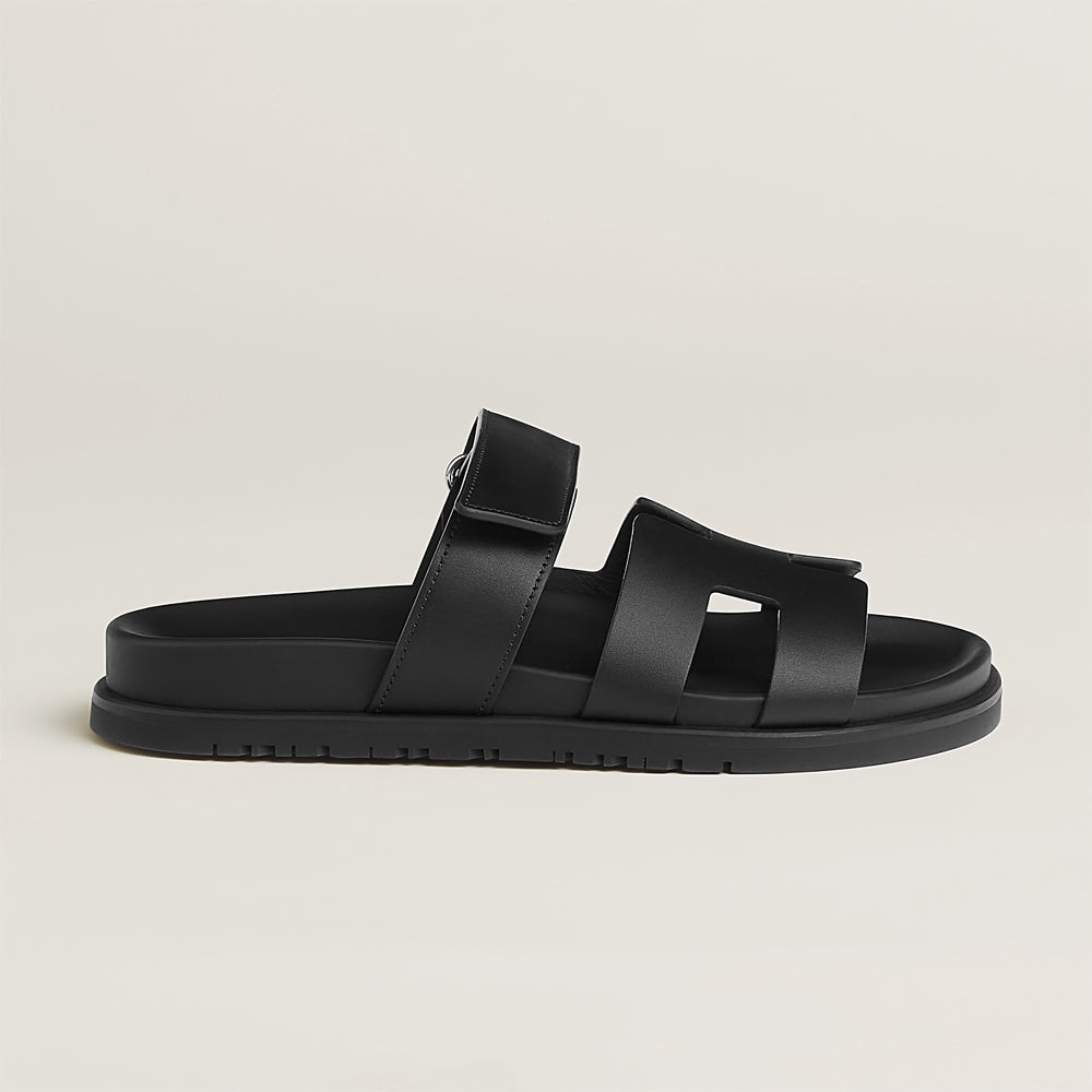 Hermès Chypre Sandal – Noir 黑色款，41 號碼，柔軟皮革與經典休閒設計，融合時尚與舒適感。