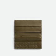 Bottega Veneta Intrecciato 長款錢包，備有硬幣夾層，展現實用與編織工藝美感。