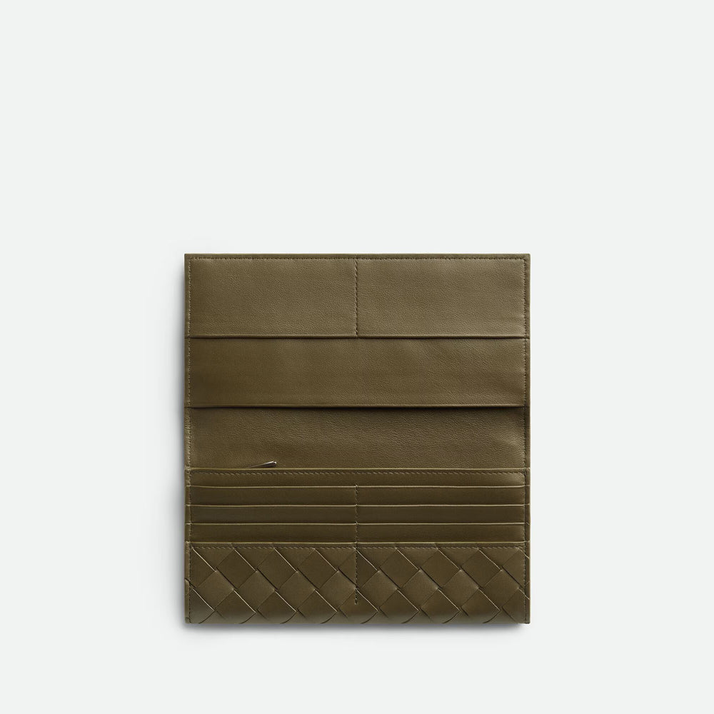 Bottega Veneta Intrecciato 長款錢包，備有硬幣夾層，展現實用與編織工藝美感。