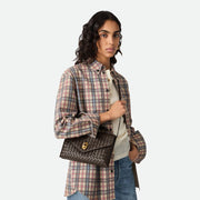 Bottega Veneta Knot Lock 手袋，採用標誌性結扣細節，適合晚宴或正式場合。