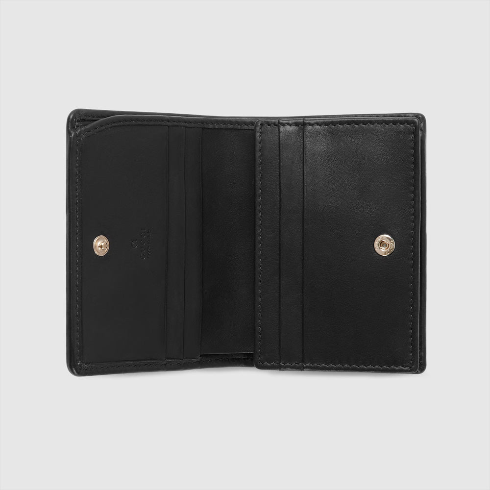 Gucci GG Emblem 迷你錢包，設計小巧輕便，配有品牌雙G標誌。