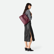 Bottega Veneta Ciao Ciao，柔軟皮革和隨性設計，展現時尚與輕盈感。