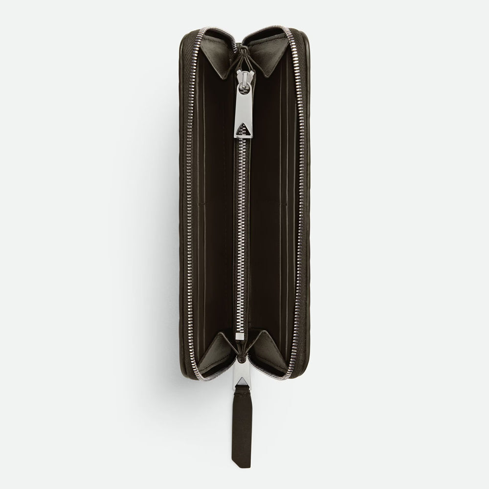Bottega Veneta Intrecciato Piccolo 小型拉鏈錢包，精緻編織工藝與實用小巧設計。