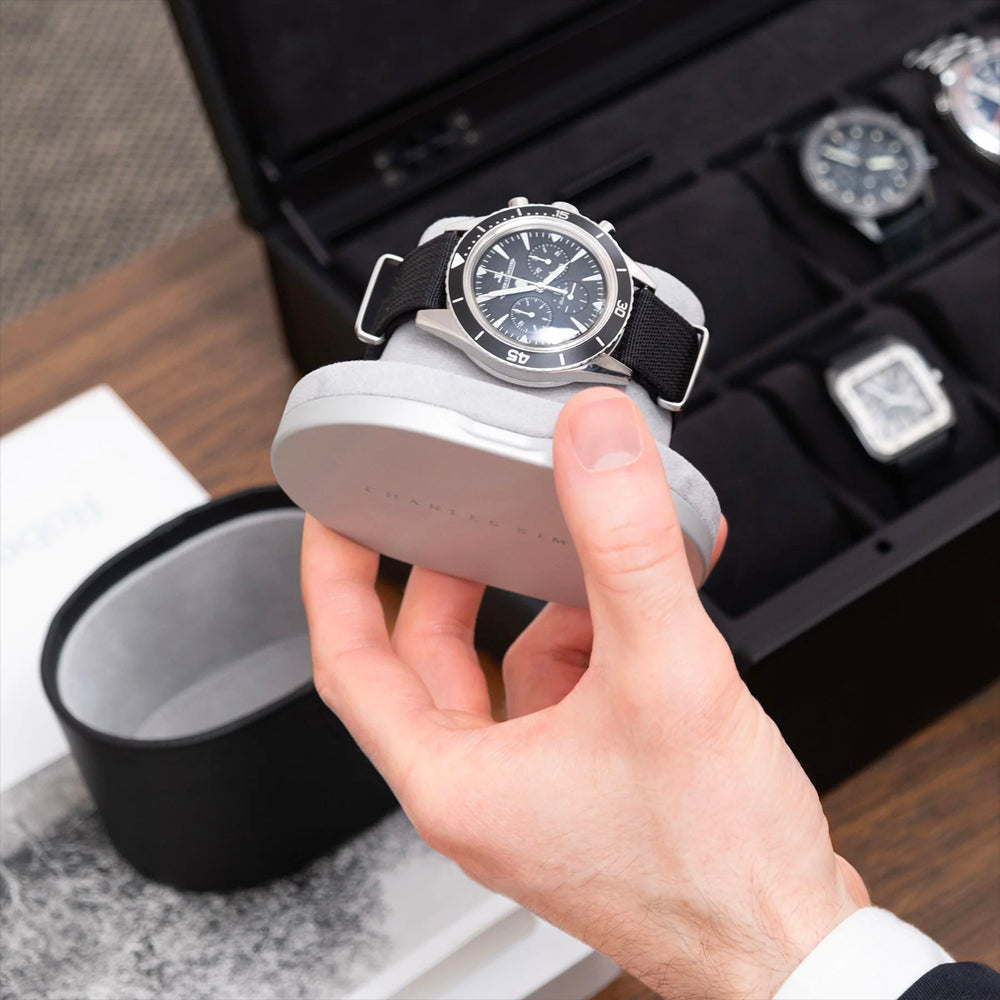 CHARLES SIMON Theo Watch Roll – 結合柔軟皮革與緊湊設計，適合旅行或日常存放。