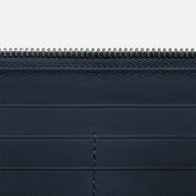 Bottega Veneta Intrecciato 全拉鏈錢包，經典編織設計與大容量結合，兼具功能與美感。