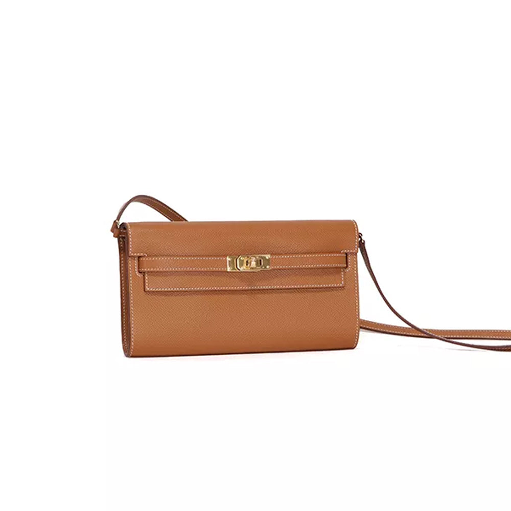 Hermès Kelly To Go Wallet，金棕色 Epsom 皮革，金色五金細節，集優雅與多功能於一身的經典設計。