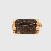 Louis Vuitton Side Trunk PM，經典 Monogram 圖案，結合復古與時尚元素，實用且百搭。