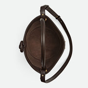 Bottega Veneta Liberta Bucket，水桶包設計與柔軟皮革結合，展現自然美感。