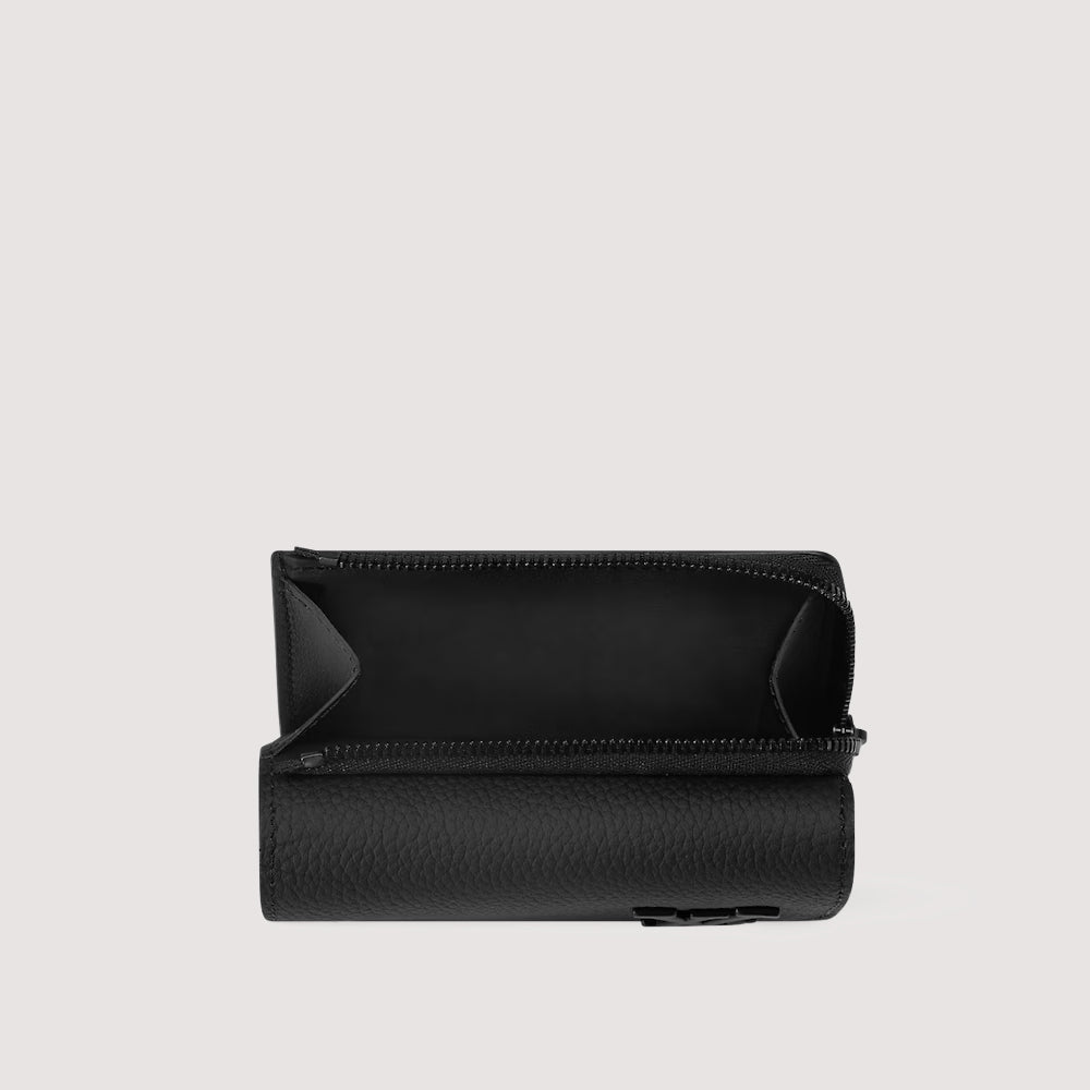 Louis Vuitton Pilot Wallet，經典與實用兼具，輕鬆應對日常需求，是品牌高端配飾的代表作。