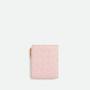 Bottega Veneta Intrecciato 小型雙折錢包，經典編織設計，精緻輕巧實用。