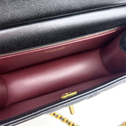 Chanel Grained Calfskin Bag – 採用經典魚子醬皮革與金屬細節，結合優雅與實用性。