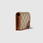 Gucci GG Emblem 迷你錢包，適合日常使用，時尚與功能兼備。