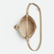 Bottega Veneta Small Liberta Bucket，精緻小巧，適合輕便日常或休閒造型搭配。