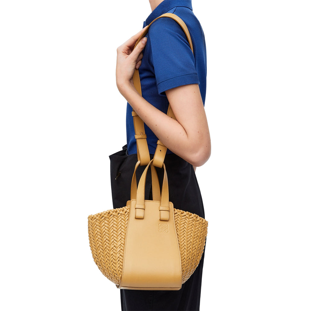 ハンドバッグ LOEWE - Sahara leather Hammock bag Loewe Sahara leather Hammock bag | TheDoubleF