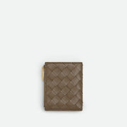 Bottega Veneta Intrecciato 小型雙折錢包，經典編織設計，精緻輕巧實用。