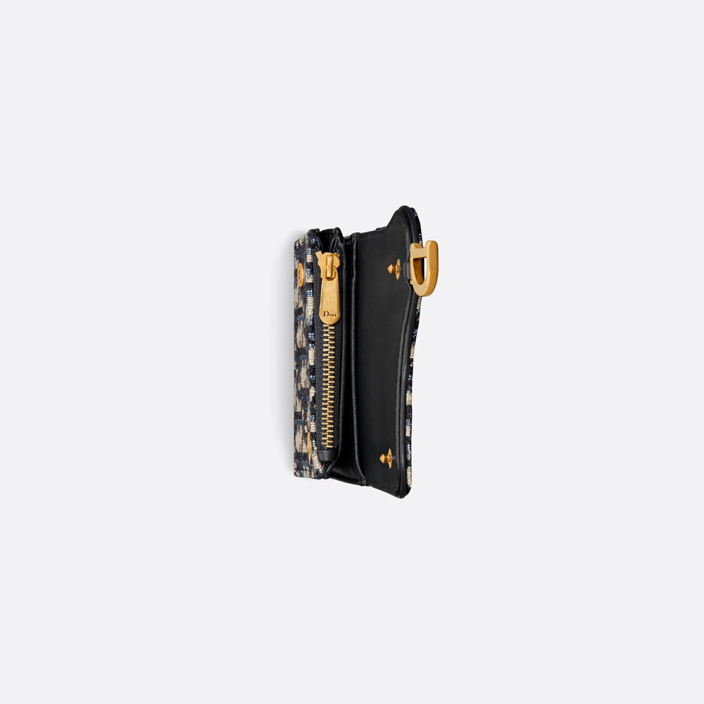 Dior Saddle Lotus Wallet – Oblique 提花面料與經典設計結合，輕便實用且充滿品牌魅力。