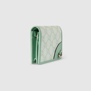 Gucci GG Emblem 迷你錢包，設計小巧輕便，配有品牌雙G標誌。