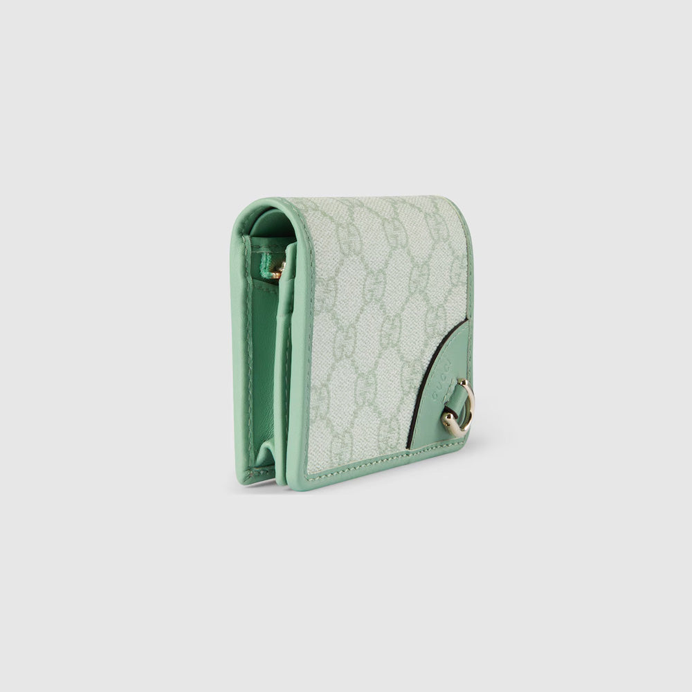 Gucci GG Emblem 迷你錢包，設計小巧輕便，配有品牌雙G標誌。