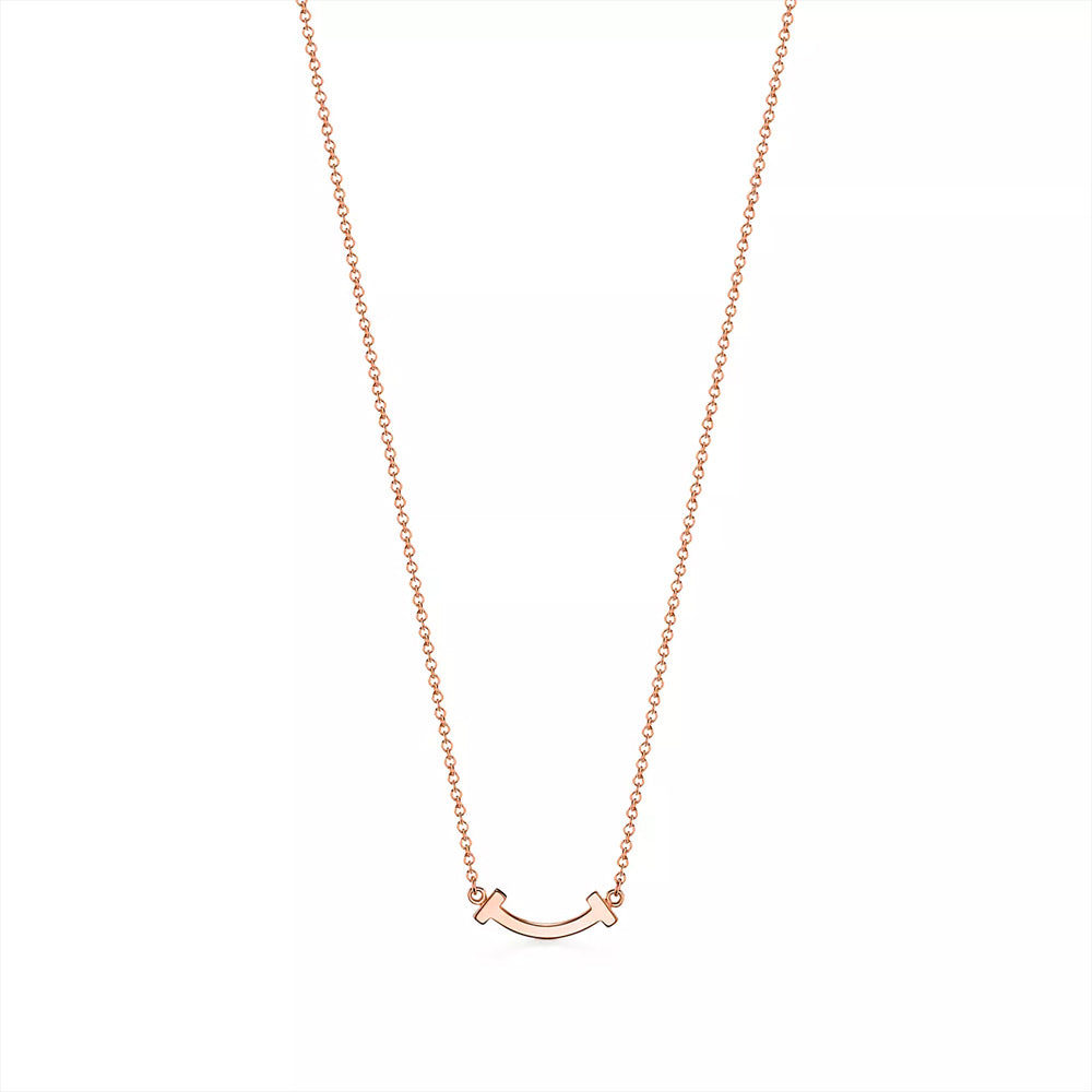 Tiffany & Co. 18K 玫瑰金 Tiffany T 微笑吊墜，鑲嵌圓形明亮式切割鑽石