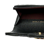 Chanel Classic Card Holder，經典款式，輕巧設計與標誌性菱格紋細節，為日常收納增添奢華感。