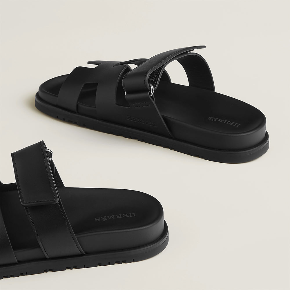 Hermès Chypre Sandal – Noir 黑色款，41 號碼，柔軟皮革與經典休閒設計，融合時尚與舒適感。