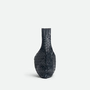 Bottega Veneta Hop 手袋，俐落線條與輕便設計，展現現代簡約風格。