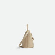 Bottega Veneta Small Liberta Bucket，精緻小巧，適合輕便日常或休閒造型搭配。