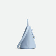 Bottega Veneta Small Liberta Bucket，精緻小巧，適合輕便日常或休閒造型搭配。