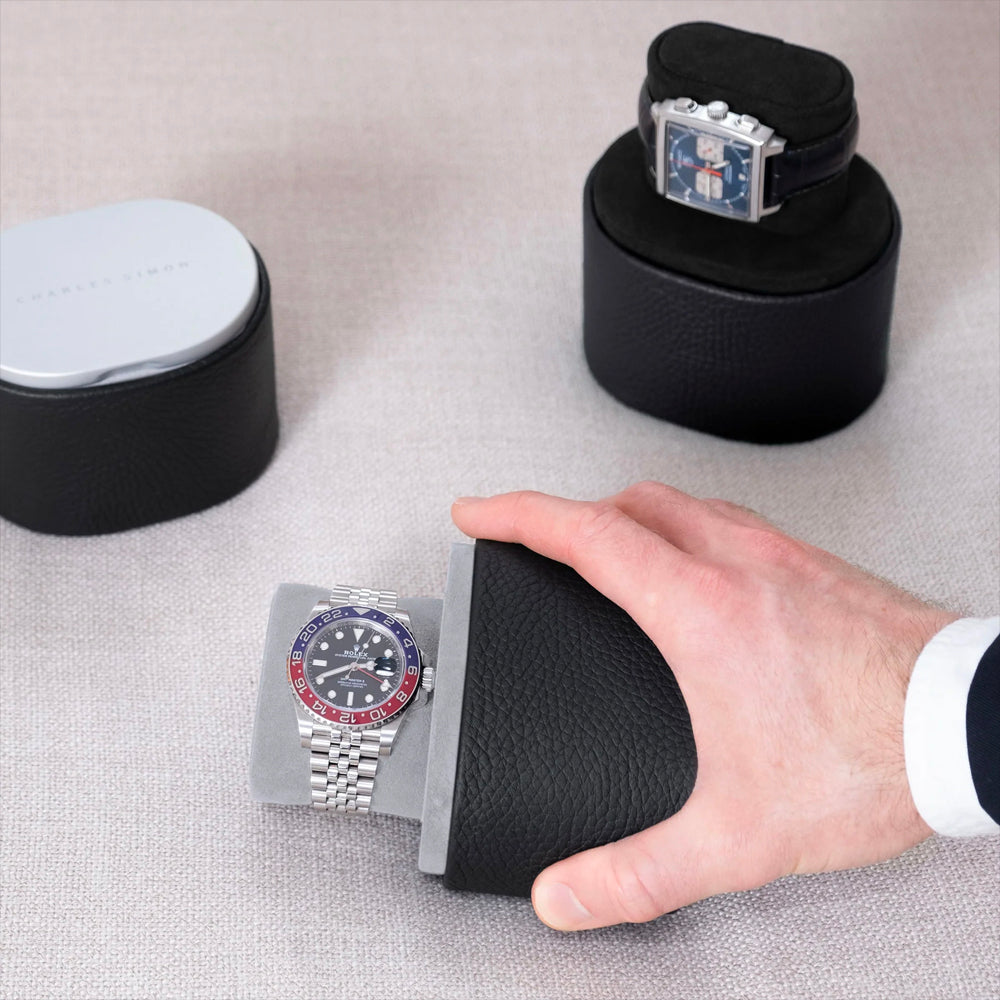 CHARLES SIMON Theo Watch Roll – 結合柔軟皮革與緊湊設計，適合旅行或日常存放。