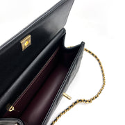 Chanel Grained Calfskin Bag – 採用經典魚子醬皮革與金屬細節，結合優雅與實用性。