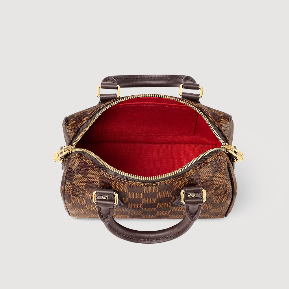 Louis Vuitton Speedy Bandoulière 20，經典棋盤格圖案，配有可調節肩帶，時尚與功能性結合。