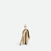 Bottega Veneta Knot Lock 手袋，採用標誌性結扣細節，適合晚宴或正式場合。