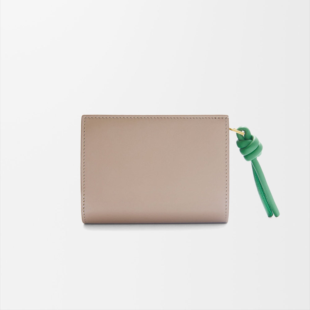 Loewe Knot compact wallet in shiny nappa calfskin (Sand/Tropical Green)