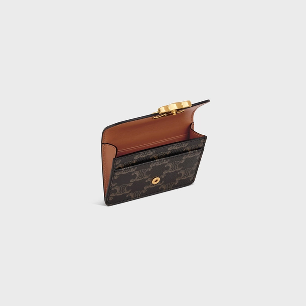 Celine Cardholder Triomphe in Triomphe Canvas – 經典 Triomphe 帆布材質卡套，搭配金屬標誌與精緻設計，時尚實用。