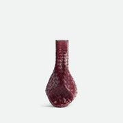 Bottega Veneta Hop 手袋，俐落線條與輕便設計，展現現代簡約風格。